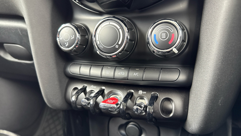 MINI Hatchback 1.5 Cooper Classic 3dr Auto Petrol Hatchback